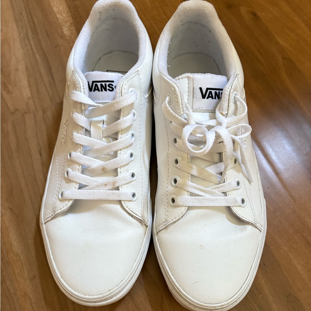 Vans White Seldan Leather Sneakers men’s 9